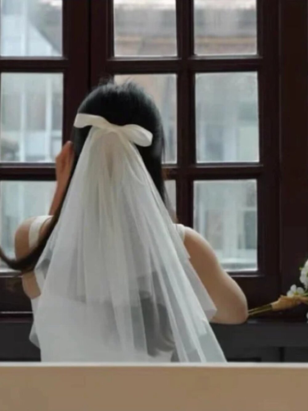 Short Wedding Veil with Silk Bow - Picture 4 of 6